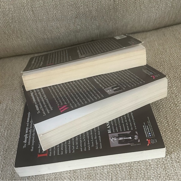 Netflix -365 The Book Series - Picture 2 of 3